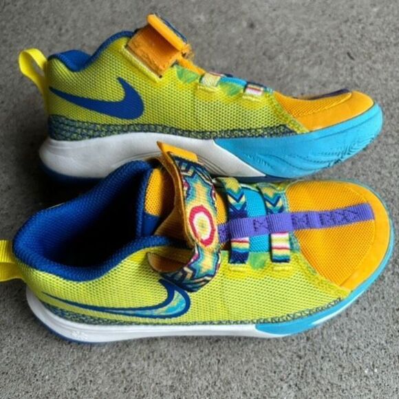 Nike Kyrie Flytrap Kaleidoscope Size 13C DQ8093-700 Sneakers - Picture 4 of 9